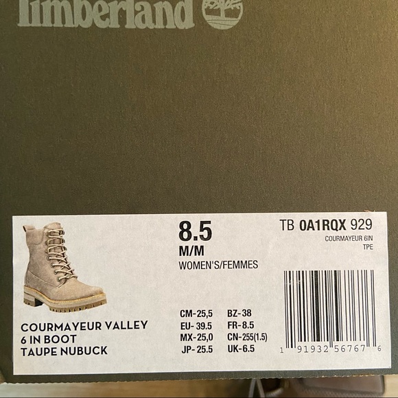 NWT Timberlands - 8.5 - Picture 6 of 9